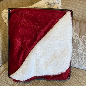 ♥️NWT Motif Etched Velveteen Berber Sherpa Lined Poinsettia Throw Blanket